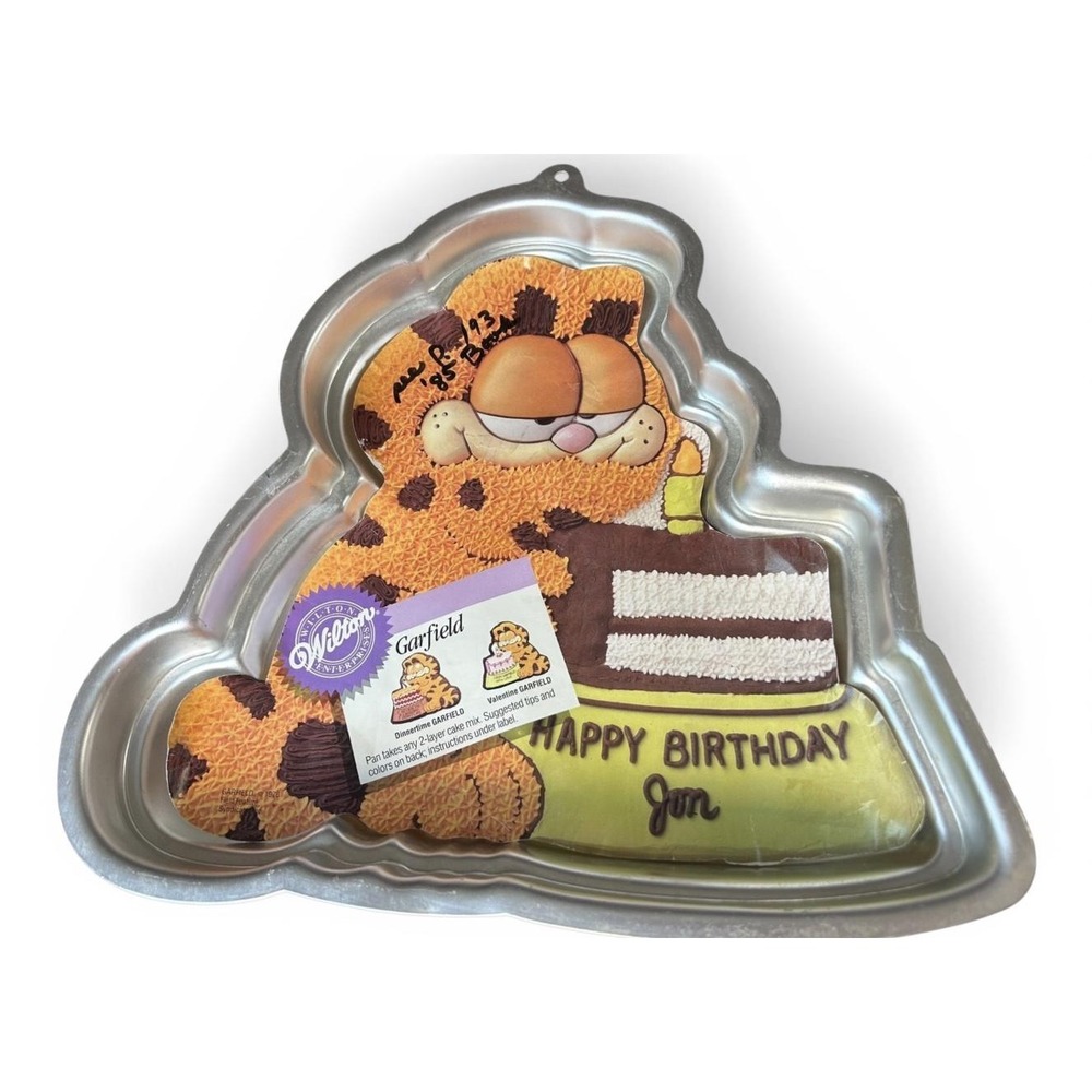 wilton garfield cake pan
